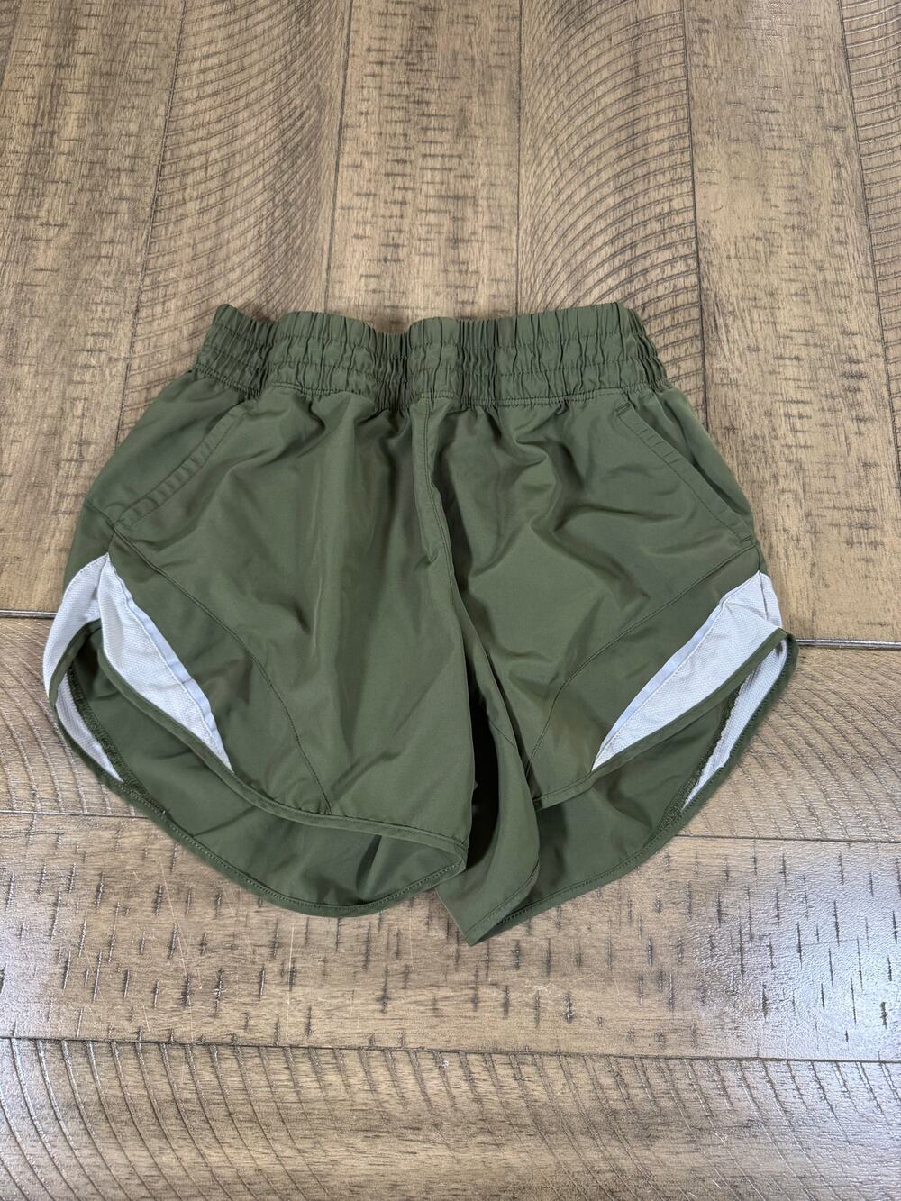 Women’s Athletic Running Shorts Olive Green Size M Lined Workout